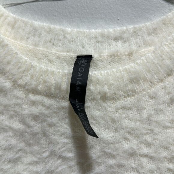 Gaiam Eastside Eyelash Sweater Size Large - Picture 4 of 7